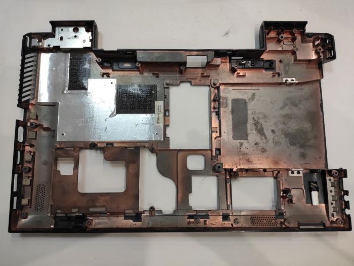 Нижняя часть корпуса (поддон) Lenovo B560 V560 V565 (60.4JW05.002, 11S604JW05003100) Wistron 60.4JW05.002 подломан в районе привода
