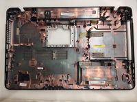 Нижняя часть корпуса (поддон) Toshiba L675 AP0CK000900 P\N: AP0CK000900 , FA0CK000I00 есть так же с повреждением крепления петель слева, но с целой решеткой