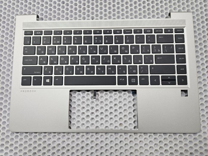 Верхняя часть корпуса (топкейс) с клавиатурой для HP ProBook 440 G8 серебро (для версии со сканером отпечатка пальца)