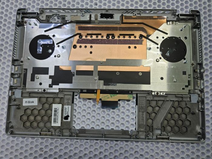 Верхняя часть корпуса (топкейс) с клавиатурой для ноутбука Asus ROG Zephyrus G14 GA401 серебро