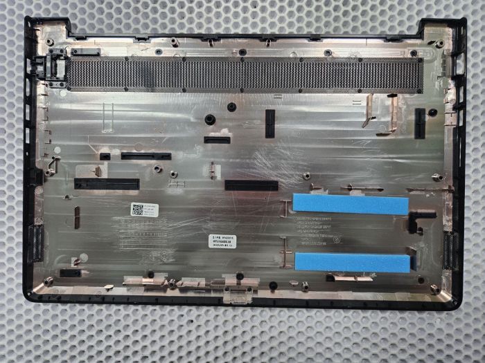 Нижняя часть корпуса (поддон) Dell Vostro 15 5568
