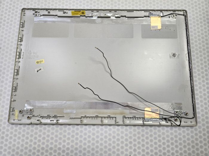 Крышка матрицы Lenovo IdeaPad 330-15ARR 320-15IKB с антеннами wi-fi серебро p/n:  AP13R000110