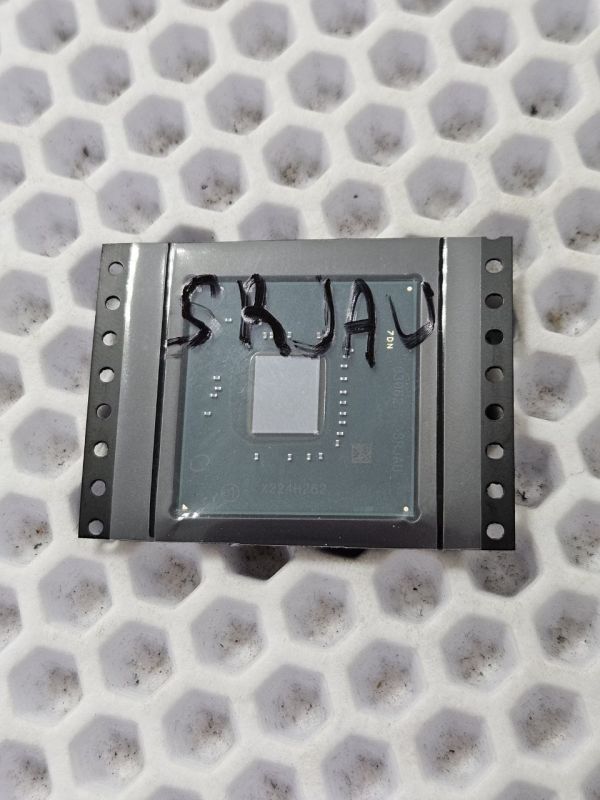 Хаб SRJAU FH82HM470 Platform Controller Hub