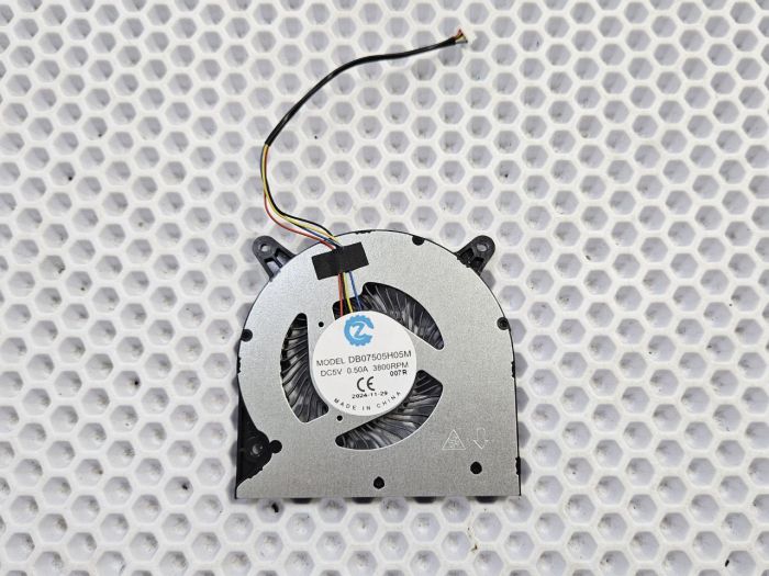 Вентилятор системы охлаждения p/n: DB07505H05M DC5V 0.50A 4 PIN