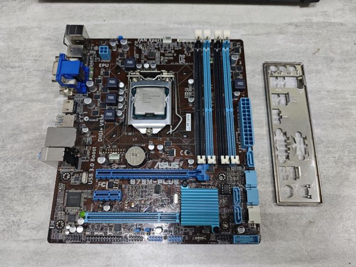 Материнская плата Asus B75M-PLUS / LGA 1155 / 4 слота озу / Pentium G2010-G2030