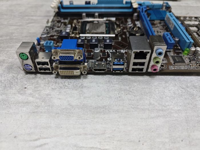 Материнская плата Asus B75M-PLUS / LGA 1155 / 4 слота озу / Pentium G2010-G2030