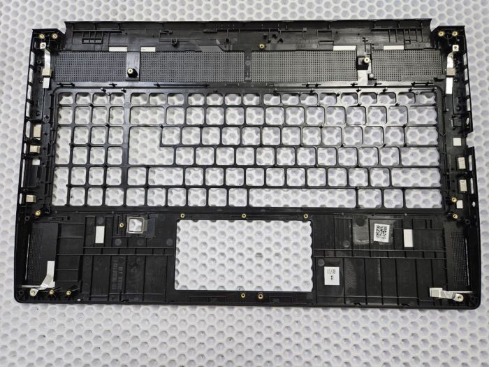 Верхняя часть корпуса (Топкейс) для ноутбука MSI Stealth GS76 MS-17M1 без клавиатуры, металлический, черный