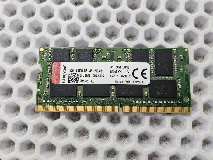 Оперативная память SODIMM Kingston ValueRAM 16 gb DDR4 2400 МГц [KVR24S17D8/16]