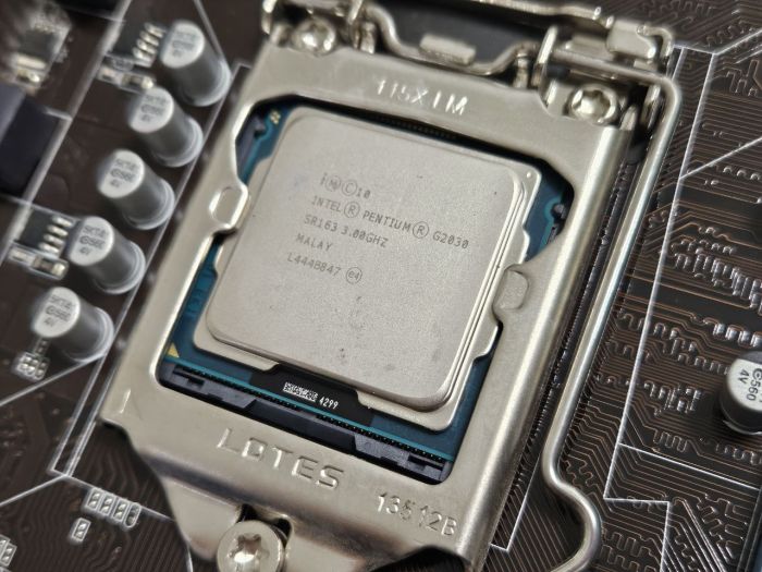 Материнская плата ASUS H61M-G LGA1155 microATX с процессором Pentium G2030