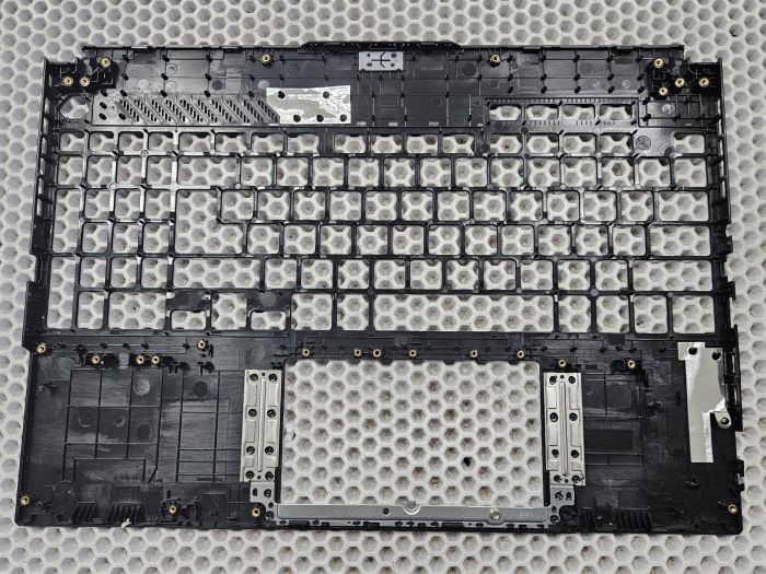 Верхняя часть корпуса (топкейс) без клавиатуры для Asus TUF Gaming F15 FX507 черный, 90Wh