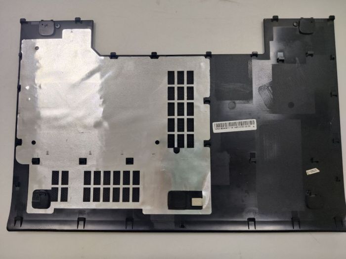 Крышка заглушка поддона для Lenovo G700 13N0-B5A0611 черная царапины, потертости