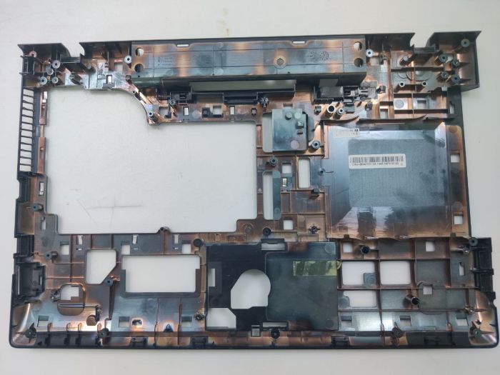 Поддон Lenovo IdeaPad G700 G710 (13N0-B5A0701) царапины