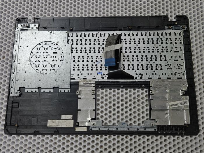 Верхняя часть корпуса (топкейс) для ноутбука Asus X550C с клавиатурой, серебристый, с замененной клавиатурой