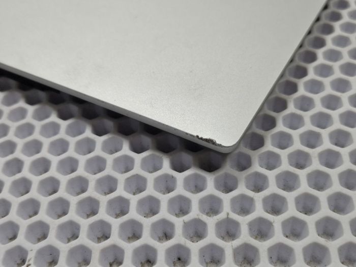 Крышка матрицы для ноутбука Honor Magicbook Pro HBB-WAH9PHNL 08500h2o3c серебристая с антеннами wi-fi (сколы на углах внизу)