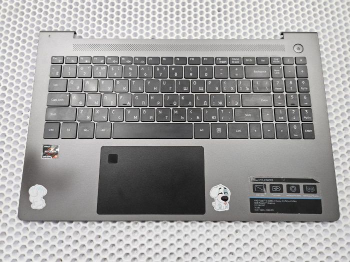 Верхняя часть корпуса (топкейс) для DEXP Atlas M15-A5W304 с клавиатурой т тачпадом (наклейки, потерт слева)