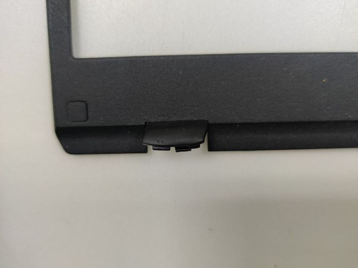Рамка матрицы 48BK4LBJN00 для Asus L510M подплавлена одна заглушка
