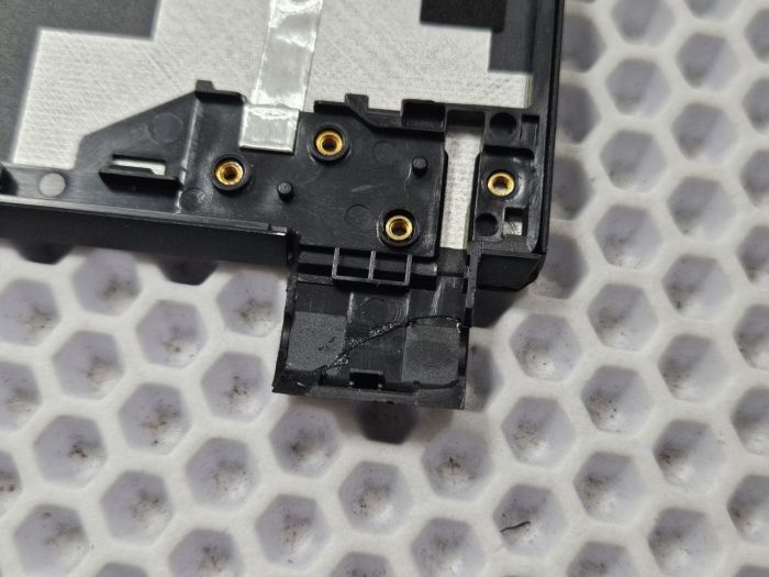 Крышка матрицы MSI GE75 металл, склеено ушко справа