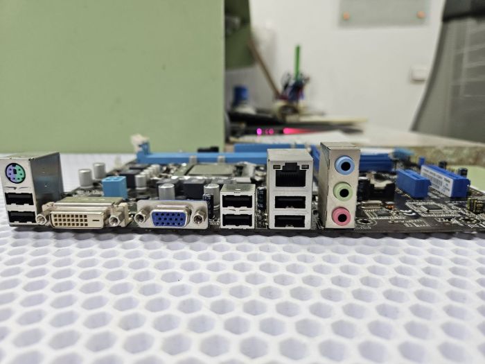 Материнская плата Socket LGA1155 ASUS P8H61-MX 2LV DDR3/DDR3 MicroATX с процессором Pentium G630