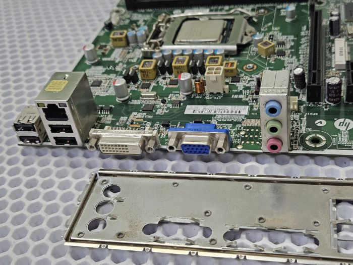Материнская плата H-CUPERTINO-H61-UATX 3.20 LGA 1155 с процессором i3-3240