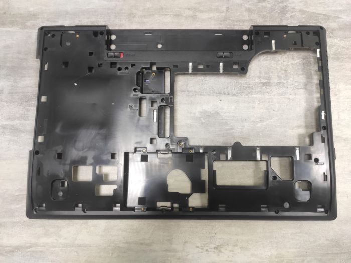 Нижняя часть корпуса (поддон) Lenovo G700 G710 дефект
