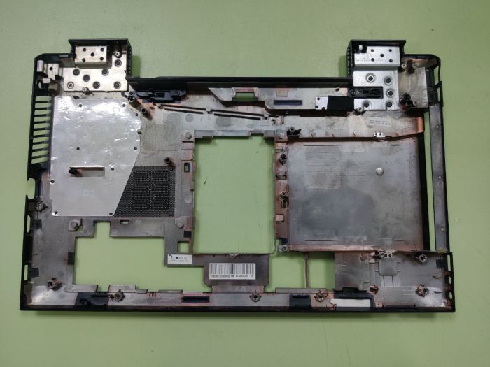 Нижняя часть корпуса(поддон) ноутбука Lenovo B570E Аналоги 60.4VE04.001 с дефектами