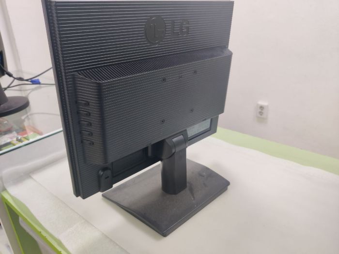 Монитор LG FLATRON L1719S-BF 17" БУ
