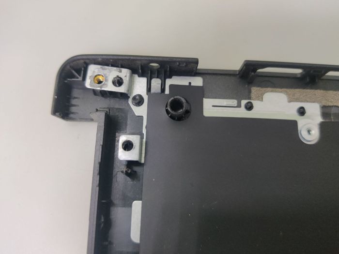 Верхняя часть корпуса топкейс Acer Aspire 3 A315-55 (TFQ36ZAUTATN, EAZAU00401A, SV5T-A72B, NKI15170A2, NK.I1517.0A2, AEZAU700210, NSK-RL0SQ, 6K+NFDOM.0DA, 4H+NFDOM.0DA) сломано 2 футорки и место под крепление в районе тачпада