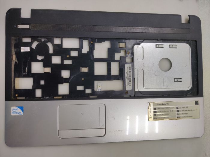Топкейс (верхняя панель,палмрест) для ноутбука Acer Aspire E1-531 серебристый с тачпадом, целый, поцарапан