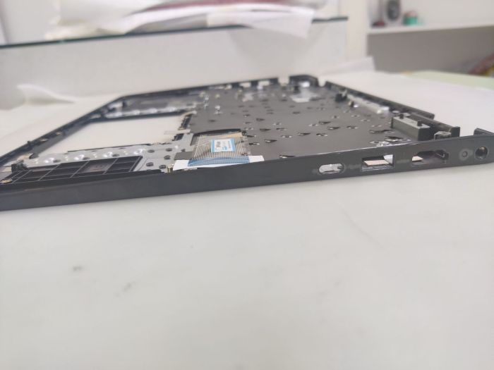 Верхняя часть корпуса (топкейс)  Dell Latitude 3520 E3520
