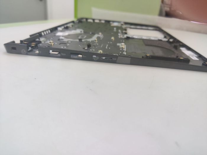 Верхняя часть корпуса (топкейс)  Dell Latitude 3520 E3520