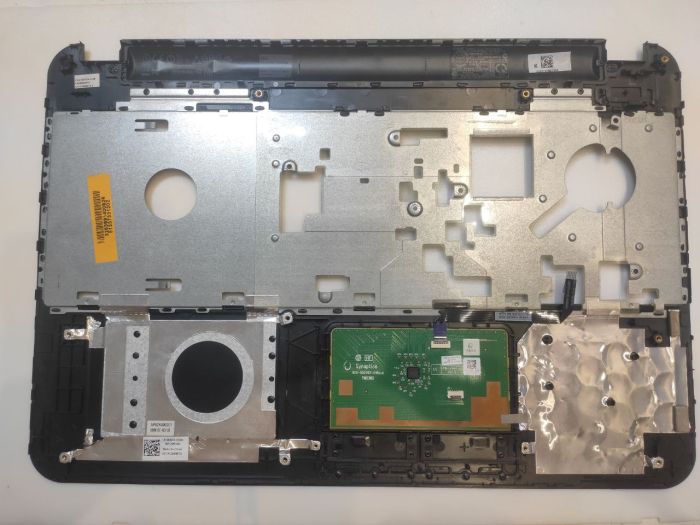 Верхняя часть корпуса (топкейс) Dell 3521 3537 0R8WT4, 0N73NV, AP0SZ000600 сломано крепление в районе петель